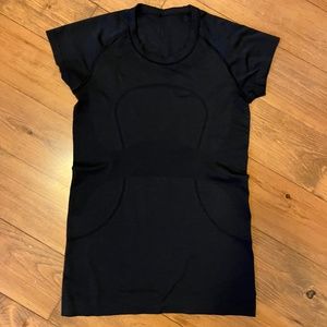 Lululemon Run: Swiftly Tech Short Sleeve Size 8
